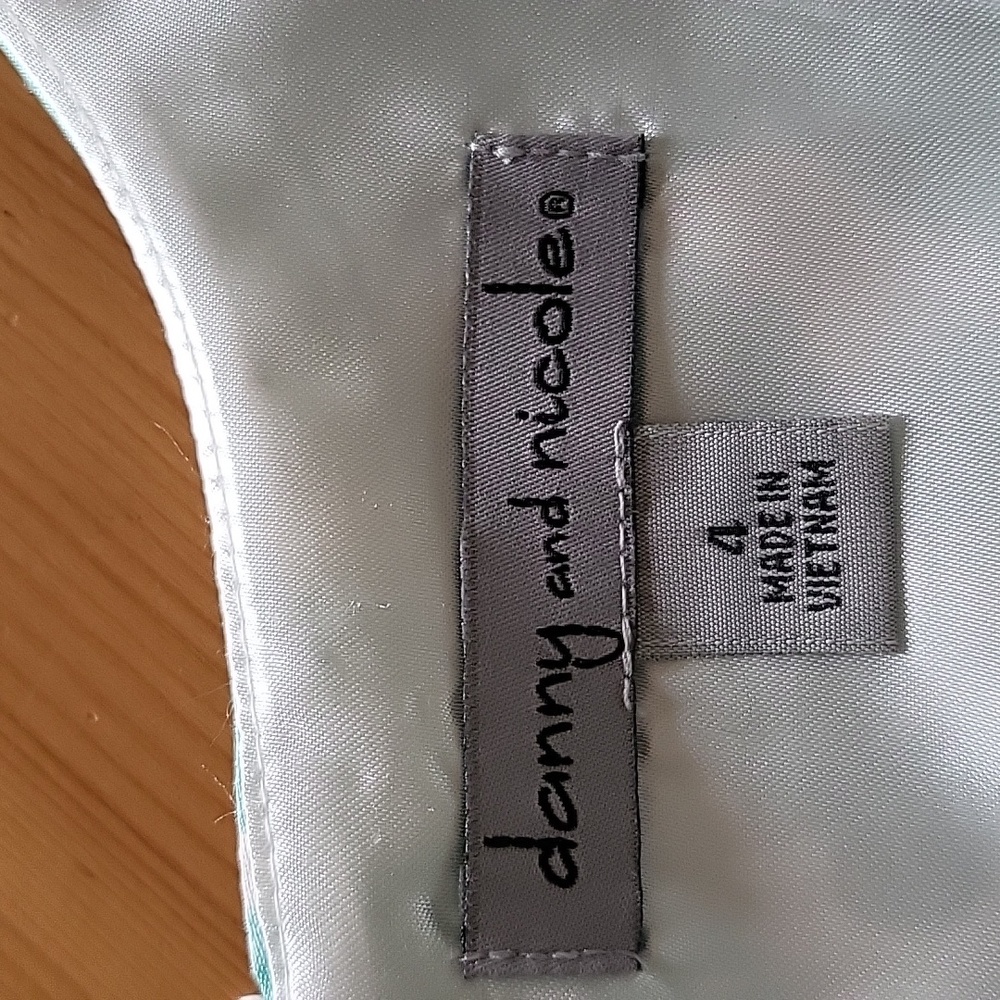 Dress - Picture 4 of 6